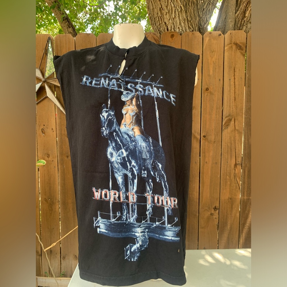 2023 Beyonce Renaissance World Tour distressed tee size M official merch.